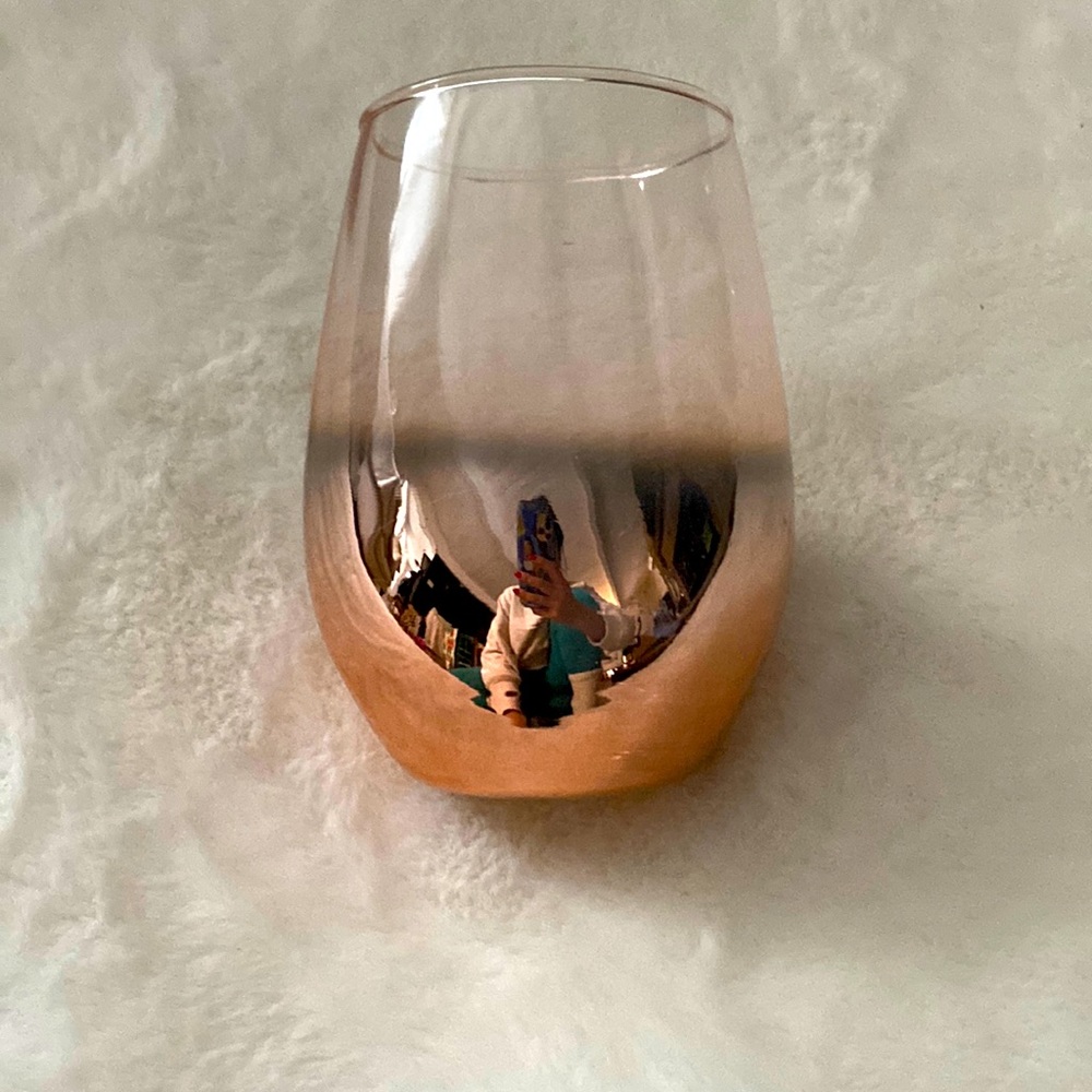 ♥️🤎 Gorgeous set of 6 rose gold chrome wine 🍷 glasses ♥️🤎